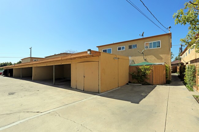 Diamond Crest Apartments in Buena Park, CA - Foto de edificio - Building Photo