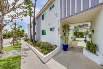 715 Marlborough Ave in Inglewood, CA - Building Photo - Building Photo