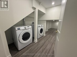 1450 Periwinkle Pl in Milton, ON - Building Photo - Building Photo