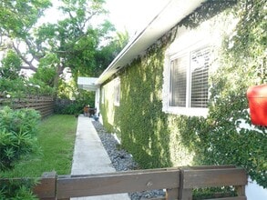 453 NE 70th St in Miami, FL - Building Photo - Building Photo