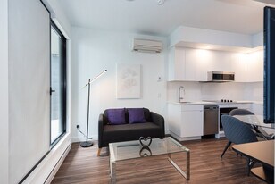 665 Rue Versailles, Unit SI ID1261812P in Montréal, QC - Building Photo