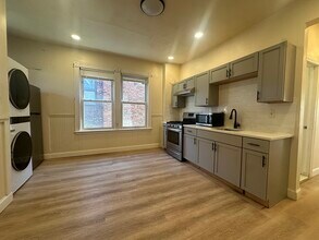127 Harrishof St in Boston, MA - Building Photo - Building Photo