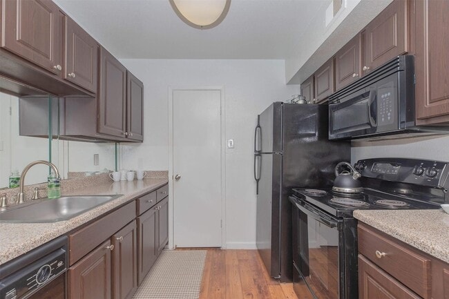 21717 Inverness Forest Blvd, Unit 804 in Houston, TX - Building Photo - Building Photo