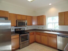 630 Cedar Side Cir NE in Palm Bay, FL - Foto de edificio - Building Photo