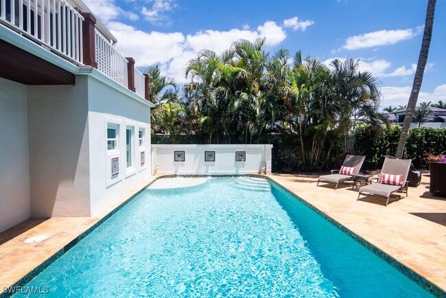 property at 374 14th Ave S