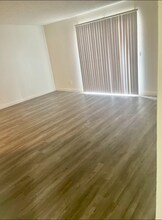 1750 Karen Ave in Las Vegas, NV - Building Photo - Building Photo