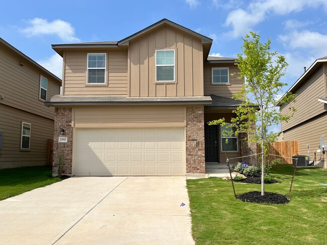 13915 Borolanite Dr in San Antonio, TX - Building Photo - Building Photo