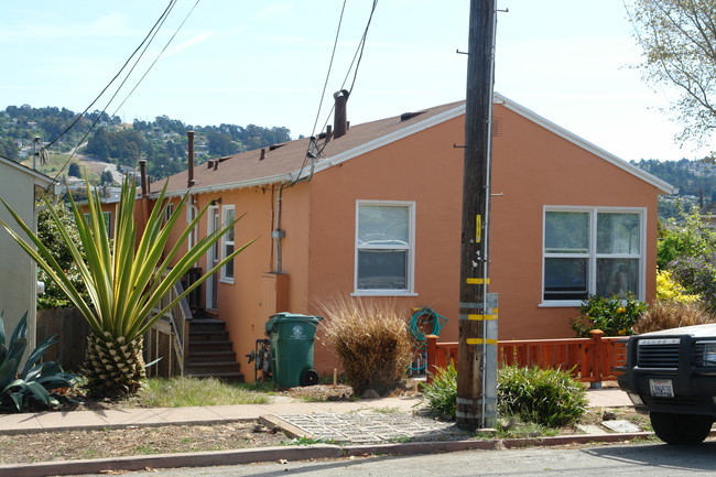 1642-1644 Mendocino St in Richmond, CA - Foto de edificio - Building Photo