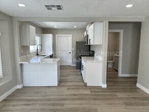 1519 W 22nd Pl in Los Angeles, CA - Building Photo - Building Photo