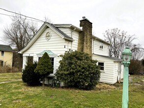 915 Perry Hwy in Pittsburgh, PA - Building Photo - Building Photo