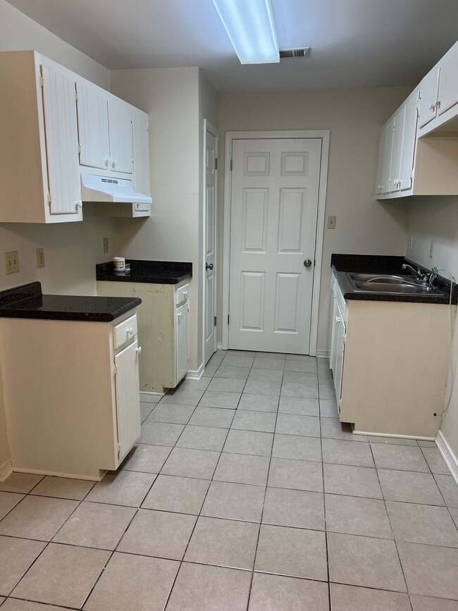6377 Quin Dr, Unit D in Baton Rouge, LA - Foto de edificio - Building Photo