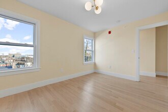 160 Webster St, Unit 2 in Boston, MA - Building Photo - Building Photo