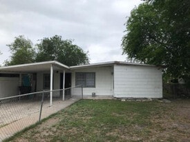 215 Adkins Dr in Harlingen, TX - Building Photo