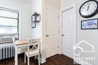 1054 W Lill Ave in Chicago, IL - Building Photo - Building Photo