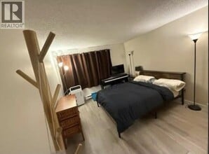 7295 Moffatt Rd in Richmond, BC - Building Photo - Building Photo