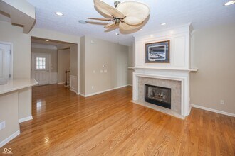 12880 Oxbridge Pl in Fishers, IN - Foto de edificio - Building Photo