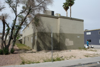 520 Calcaterra Cir in Las Vegas, NV - Building Photo - Building Photo