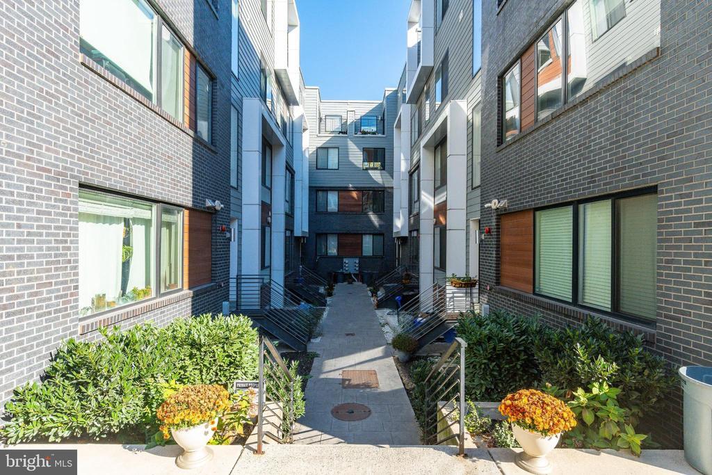 1647 E Eyre St in Philadelphia, PA - Building Photo