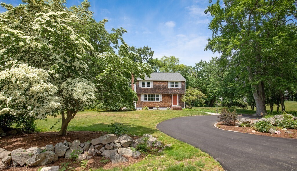 106 Weir St in Hingham, MA - Building Photo
