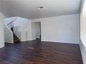 1320 Pacific Terrace Dr in Las Vegas, NV - Building Photo - Building Photo