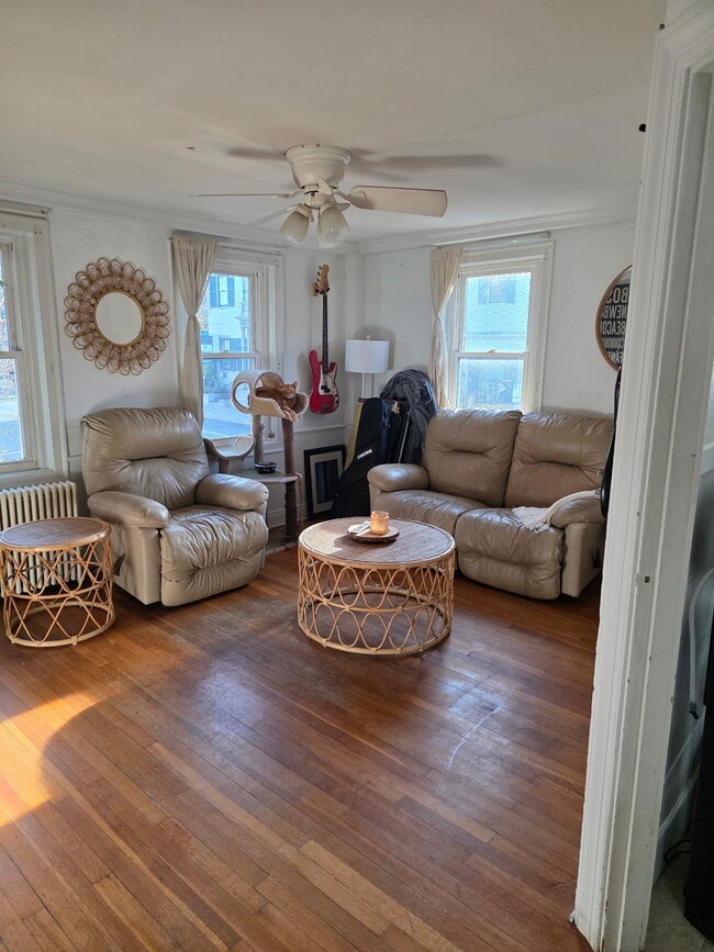 37 Court St, Unit 2 in Plymouth, MA - Building Photo - Building Photo