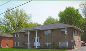 221 Kendall Ave in Campbell, OH - Building Photo