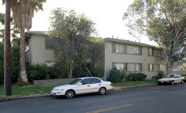 Vanowen Terrace in Van Nuys, CA - Building Photo - Building Photo