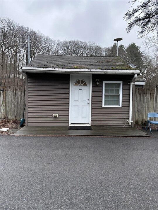 203 Boston Post Rd in Wayland, MA - Foto de edificio