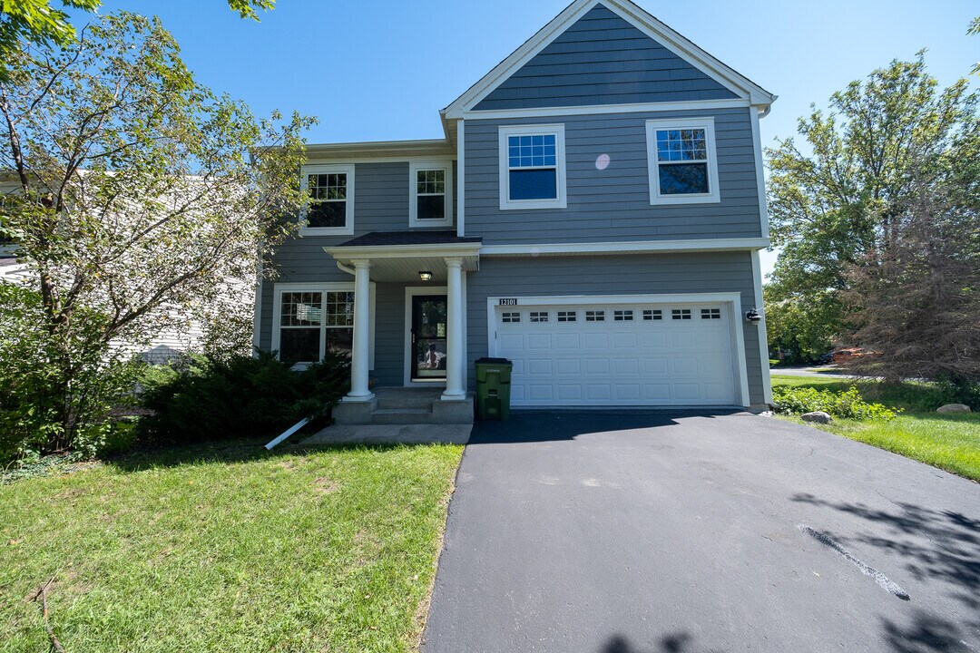 12101 Waconia Cir NE in Blaine, MN - Building Photo