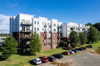 2338 Yadkin Ave in Charlotte, NC - Foto de edificio - Building Photo