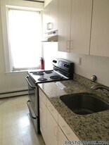 208 Winthrop Rd in Brookline, MA - Building Photo