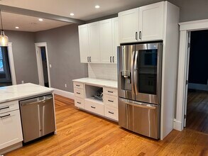 8 George St, Unit #2 in Cambridge, MA - Building Photo - Building Photo