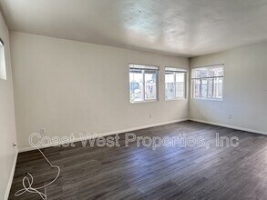 824 Tourmaline St in San Diego, CA - Building Photo - Building Photo