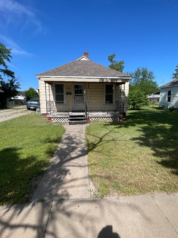 property at 860 Custer St