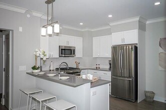 94 Circle Dr in Central Islip, NY - Building Photo - Building Photo
