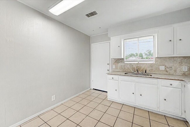 514 N 8th St in Rogers, AR - Building Photo - Building Photo