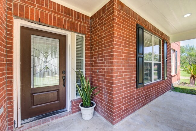 5512 Canyon Bluff Ln in Rosharon, TX - Foto de edificio - Building Photo