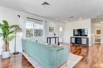 692 Uluoa St in Kailua, HI - Building Photo - Building Photo