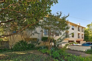 409 E 38th St in Austin, TX - Building Photo