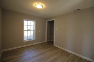 102 Dale Ave in Oliver Springs, TN - Building Photo - Building Photo