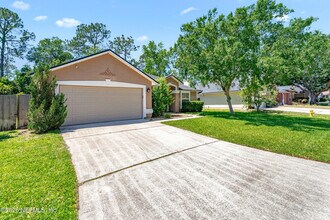 12244 Lake Fern Dr in Jacksonville, FL - Building Photo - Building Photo