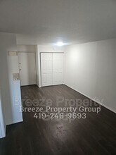 4912 Douglas Rd in Toledo, OH - Building Photo - Building Photo