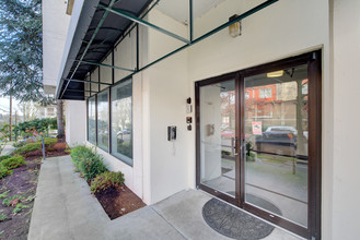 Hill House Apartments in Seattle, WA - Building Photo - Building Photo