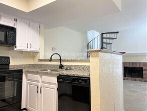 11530 N May Ave, Unit 201 in Oklahoma City, OK - Building Photo - Building Photo