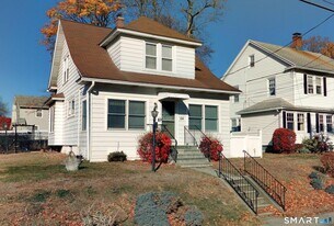 64 Moody Ave in Fairfield, CT - Building Photo