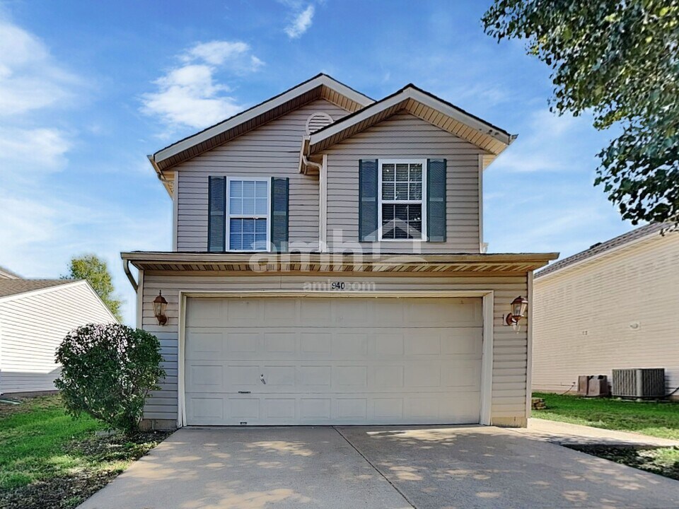 940 Fox Croft Pl in Trenton, OH - Building Photo