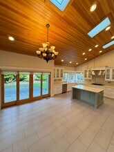 3285 Wembley Park Rd in Lake Oswego, OR - Building Photo - Building Photo