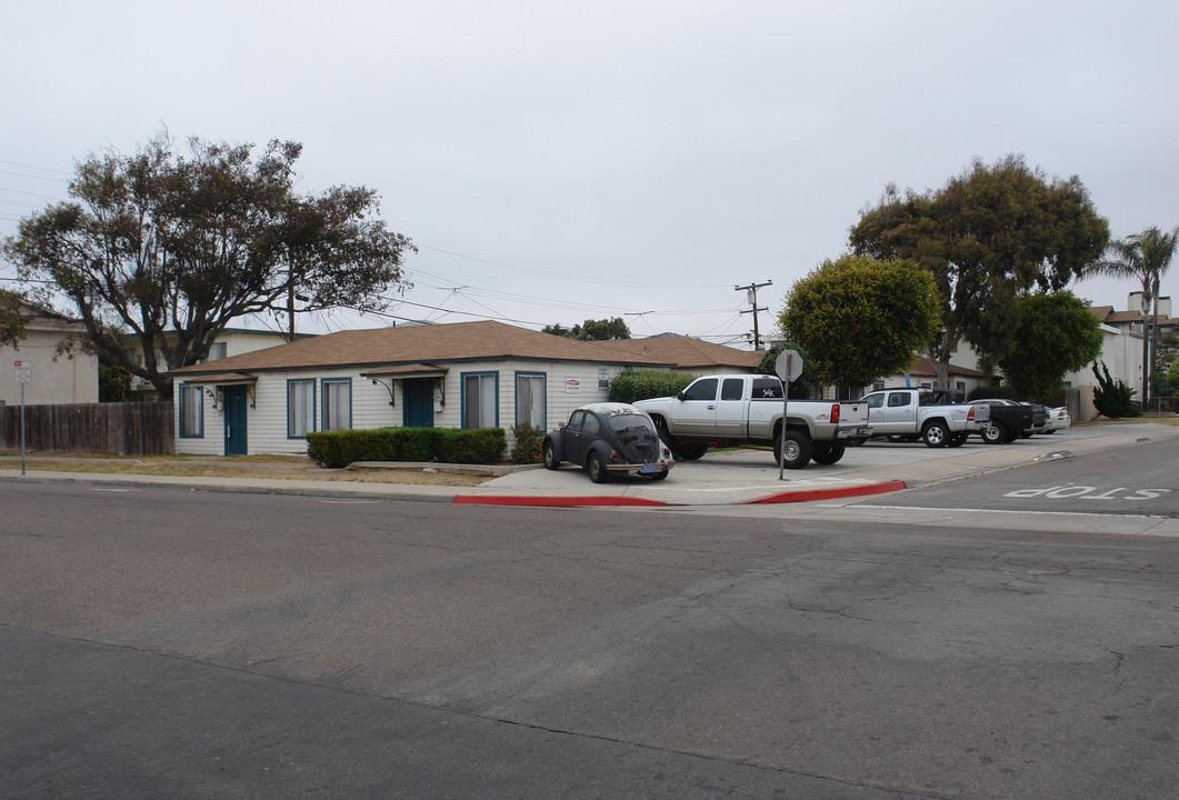 208-218 Date Ave in Imperial Beach, CA - Building Photo