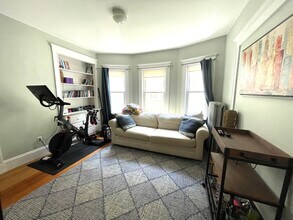 31 Leonard St, Unit 2 in Somerville, MA - Foto de edificio - Building Photo