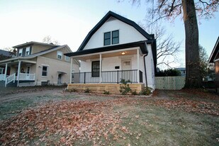 6701 Buckingham Plz in Cincinnati, OH - Building Photo